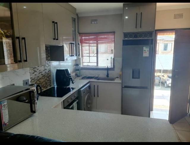 2 BEDROOM APARTMENT FOR SALE IN SONNEVELD